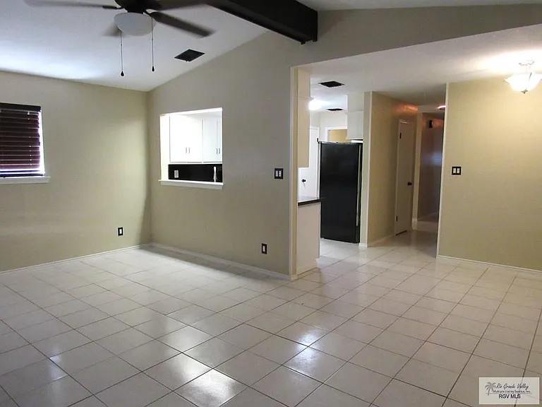 918 E Leggett Rd — Photo 3