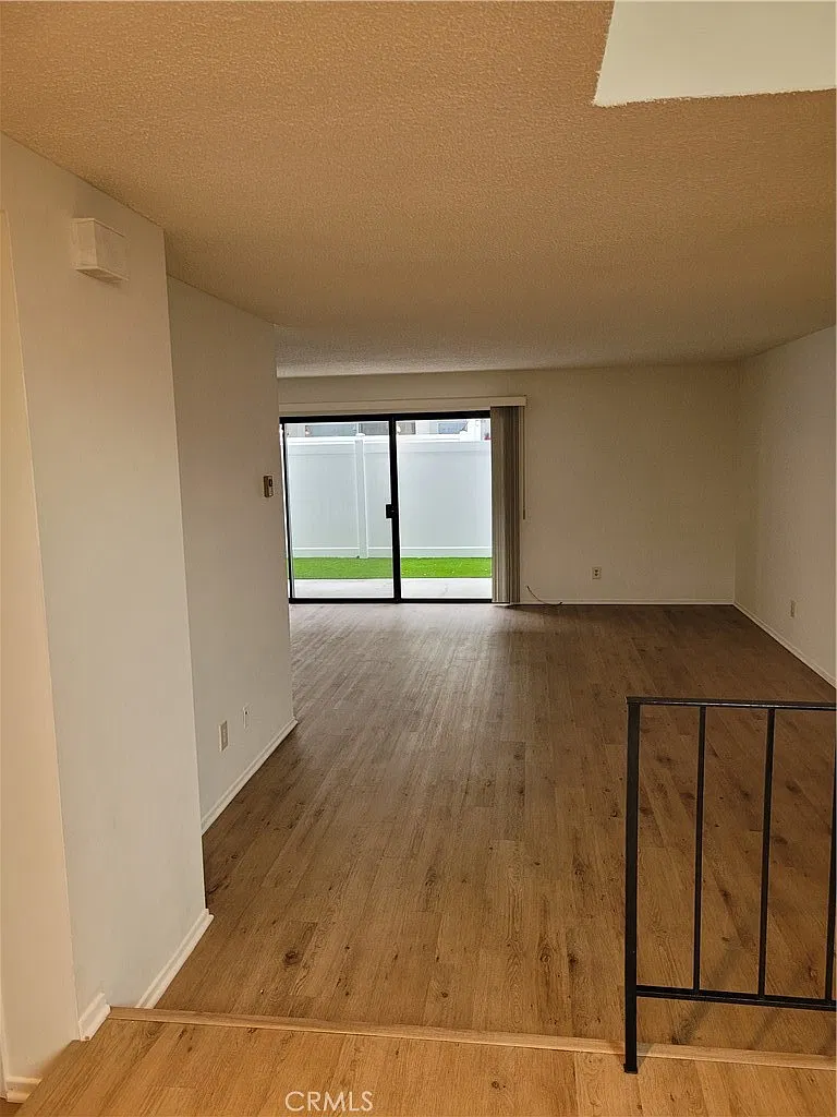 3 bed, 2.5 bath, 1800 sqft, $3,500 — Photo 4