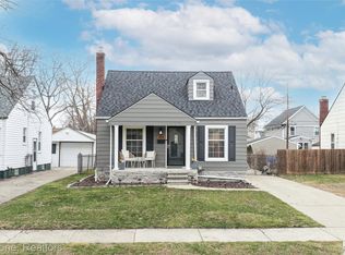 2156 Cambridge Rd, Berkley, MI 48072