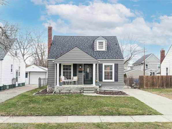 2156 Cambridge Rd, Berkley, MI 48072