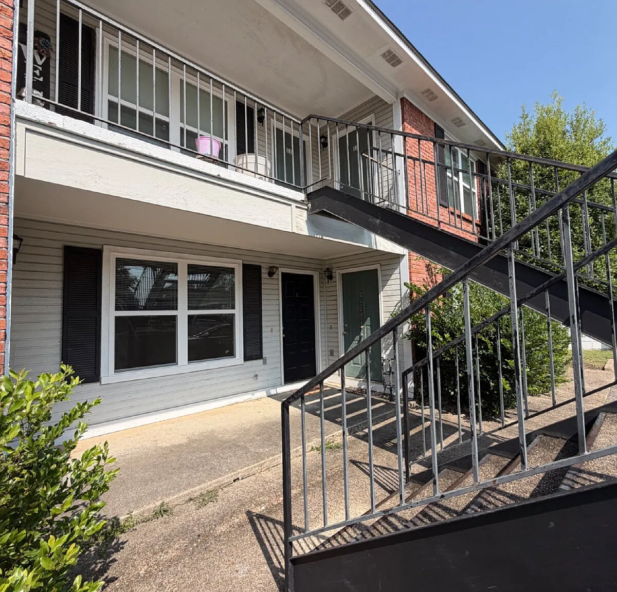 1 bed, 1.0 bath, $700 — Photo 1