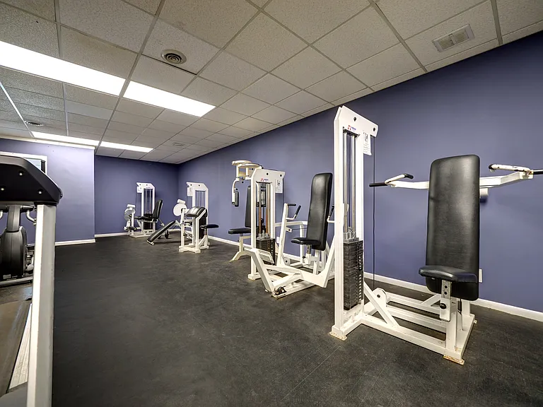 Highland Club Apartments — Photo 20