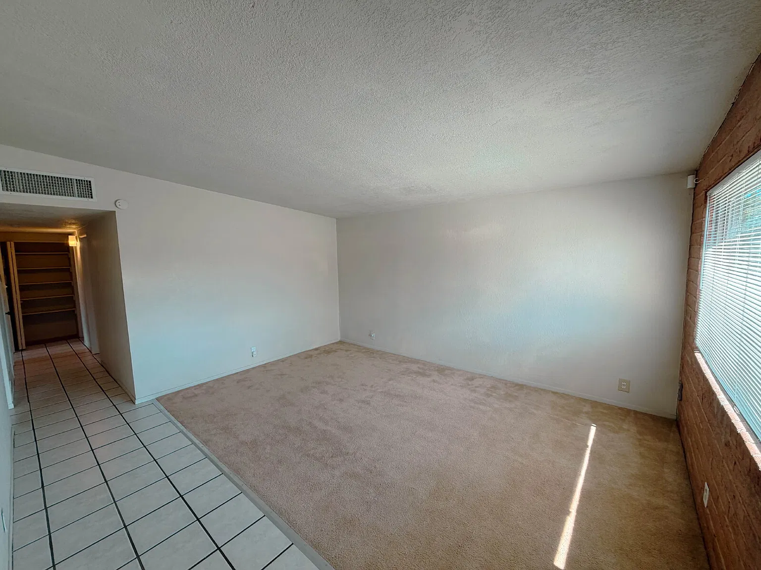 3 bed, 2.0 bath, 1158 sqft, $1,600 — Photo 4