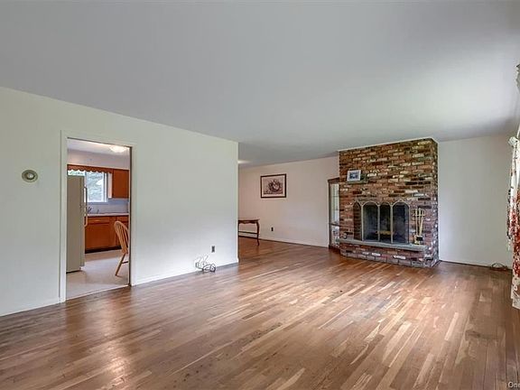4th image of 10 Oak Pl