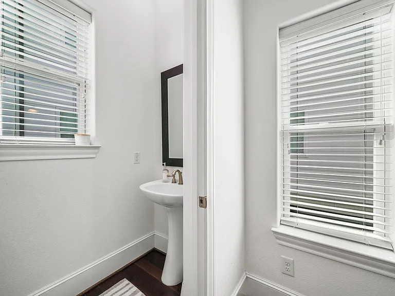 816 Ennis St — Photo 24