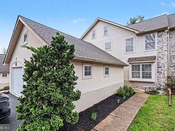 3rd image of 606 Crestgate Pl