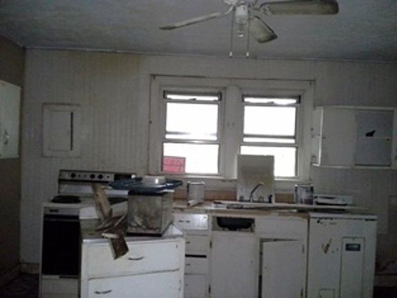 4th image of 126 Vine St