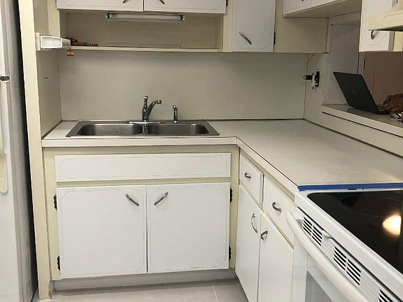 4th image of 1551 NE Miami Gardens Dr APT 1