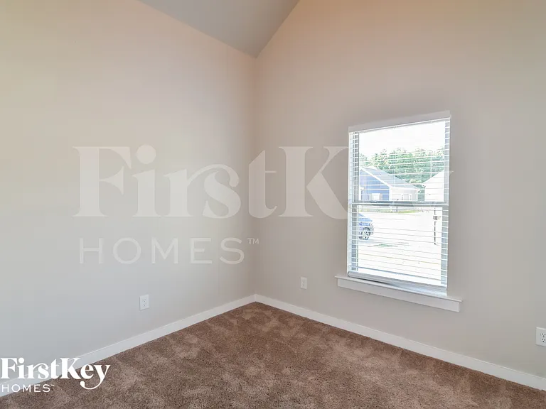 135 Avalon Way — Photo 11