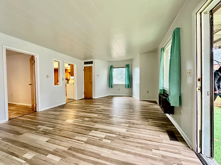 204 S Mill St — Photo 1