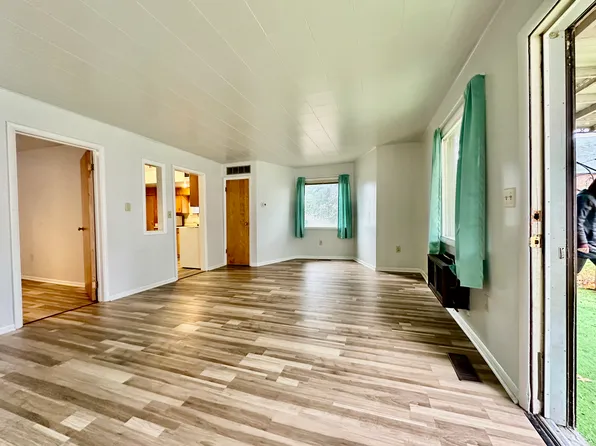 204 S Mill St, Colfax, WA 99111