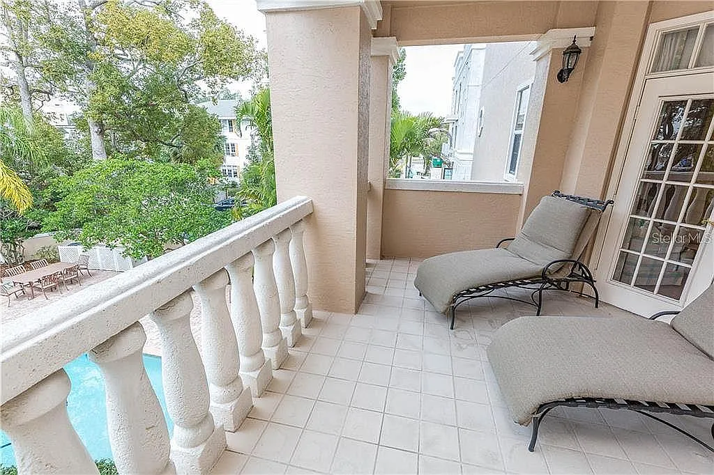 147 S Interlachen Ave — Photo 2