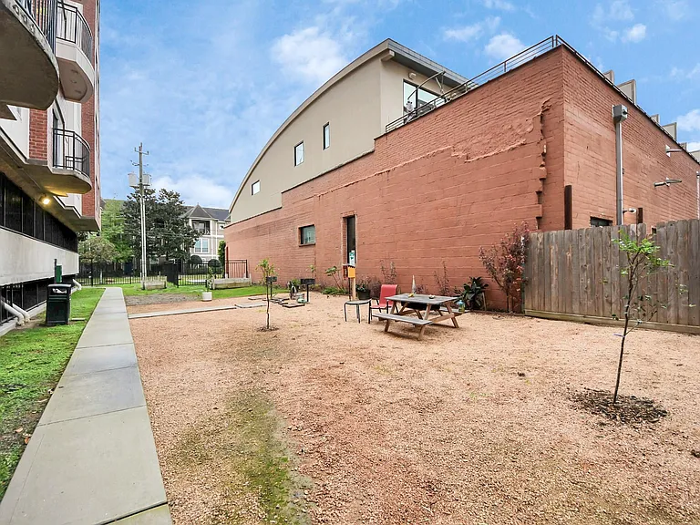 1900 Genesee St #204 — Photo 36