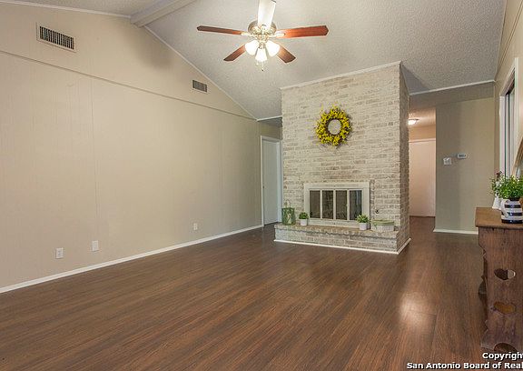 3rd image of 5647 Fountainwood Dr