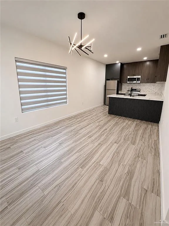 3 bed, 2.5 bath, 1702 sqft, $2,200 — Photo 4