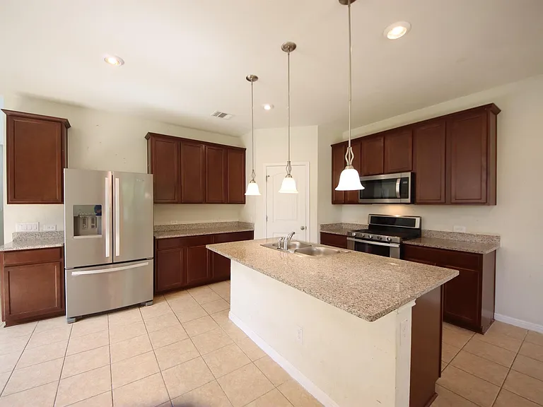 2929 Harvester Ln — Photo 3