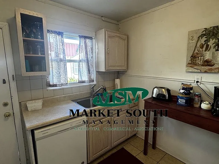 317 W Huntingdon St #A — Photo 16