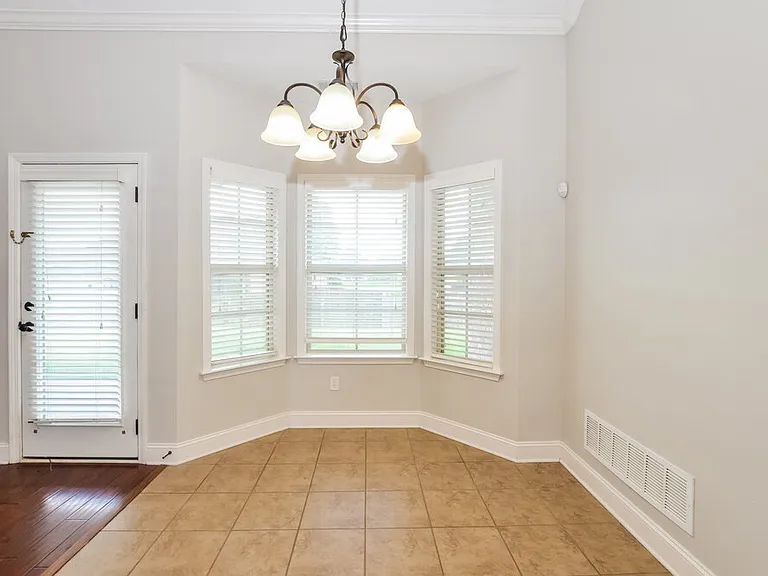 2647 Champion Hills Dr — Photo 9