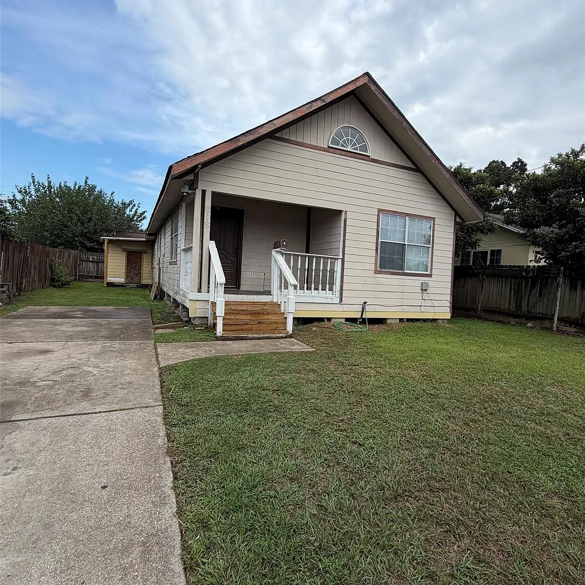 3 bed, 2.0 bath, 1320 sqft, $1,600 — Photo 1