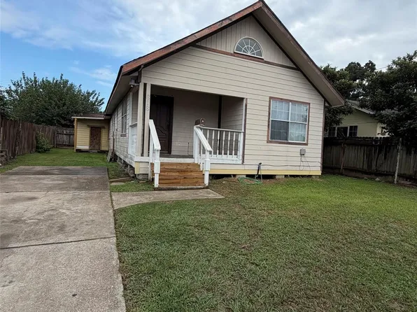 818 N Commerce St, Baytown, TX 77520