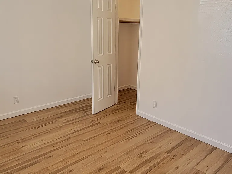 2524 Chelwood Park Blvd NE #C — Photo 12