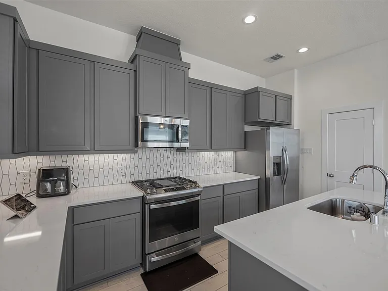 21130 Medina River Dr — Photo 11