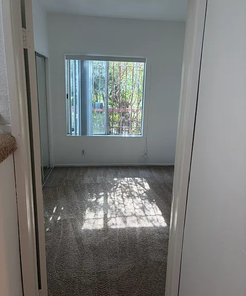 450 N Van Ness Ave #105 — Photo 8