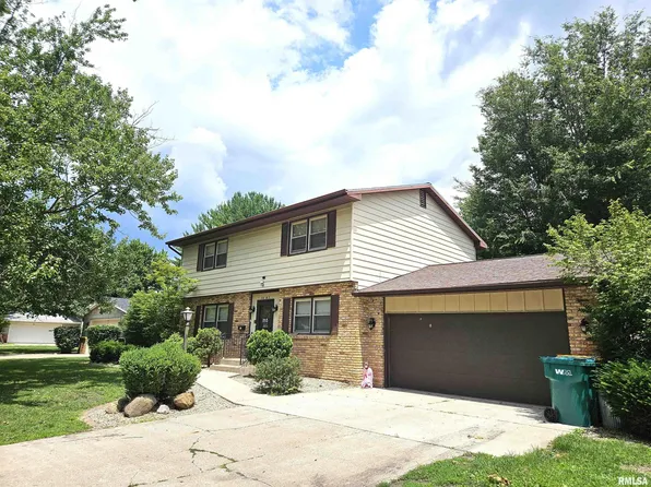 1047 Woodbine Cir E, Galesburg, IL 61401