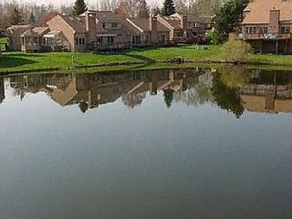 36748 Tanglewood Ln #1, Farmington Hills, MI 48331