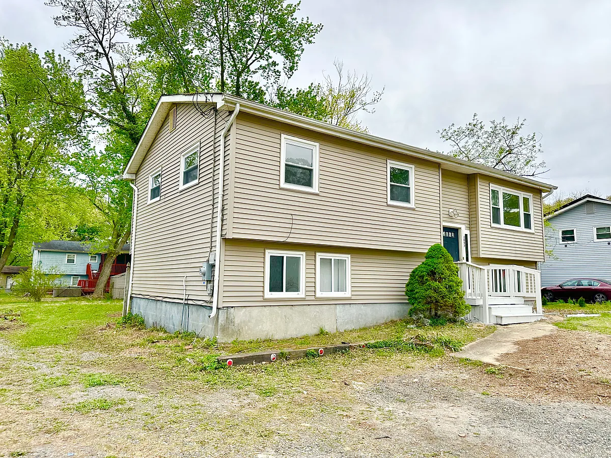 Building Photo - 1097 Larsen Rd