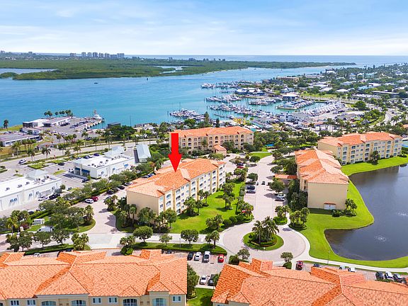 4th image of 37 Harbour Isle Drive E #304