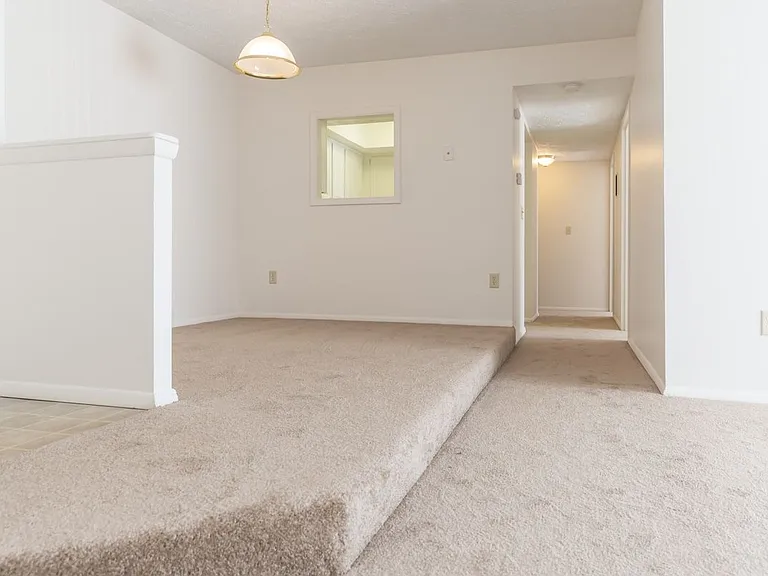 Windsor Gardens Apartments — Photo 53
