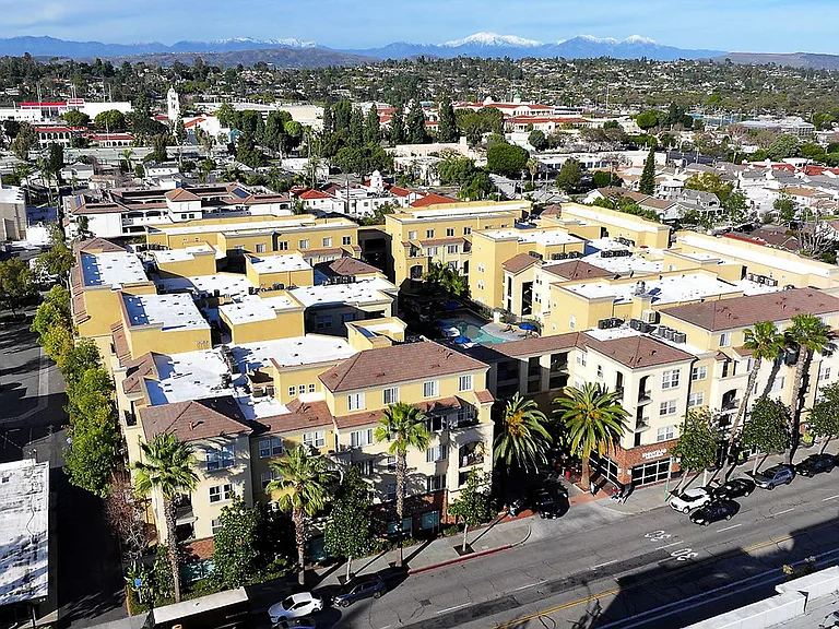 Pinnacle at Fullerton — Photo 29