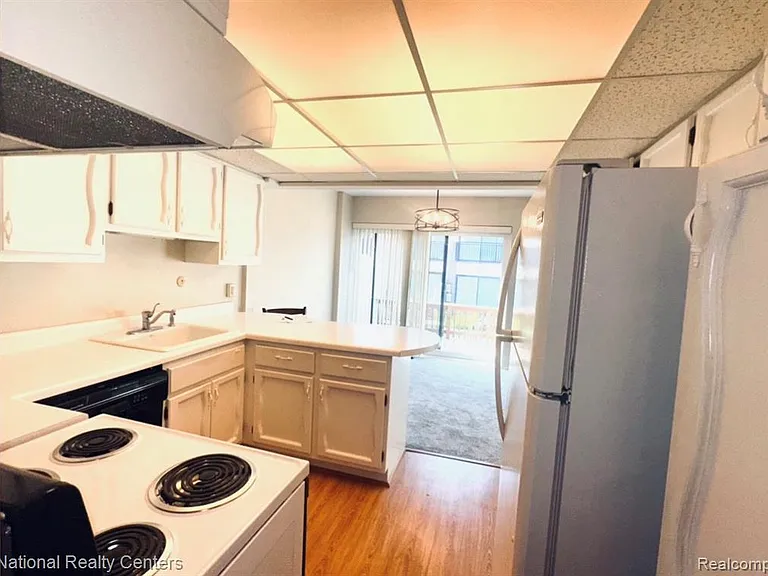 18268 University Park Dr — Photo 10