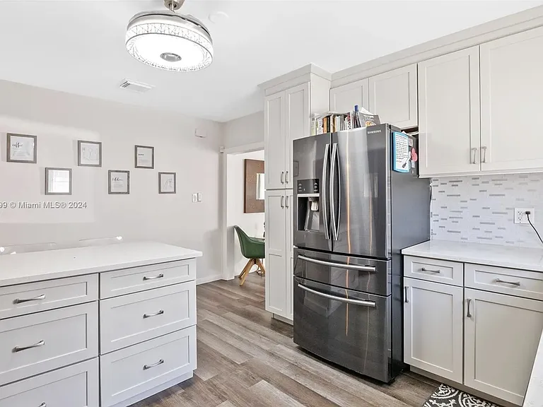 5819 SW 4th St — Photo 7