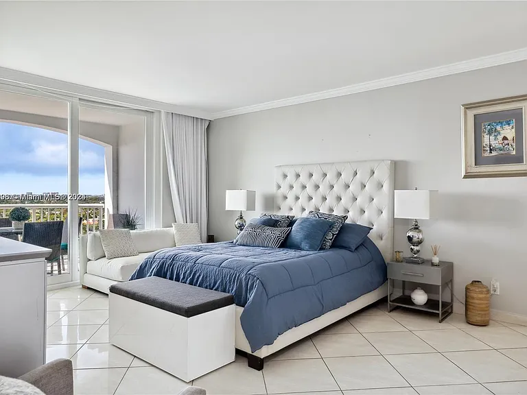 5401 Collins Ave #1123 — Photo 27