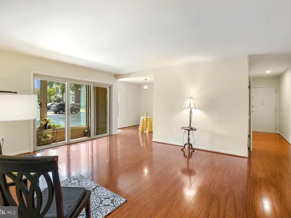 3630 Gleneagles Dr #8-2B, Silver Spring, MD 20906