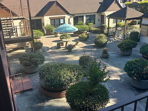 3rd image of 1106 El Camino Real APT 1