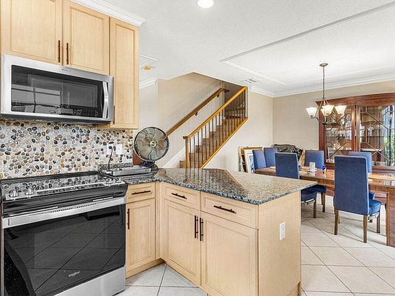 2nd image of 223 W Chrystie Cir