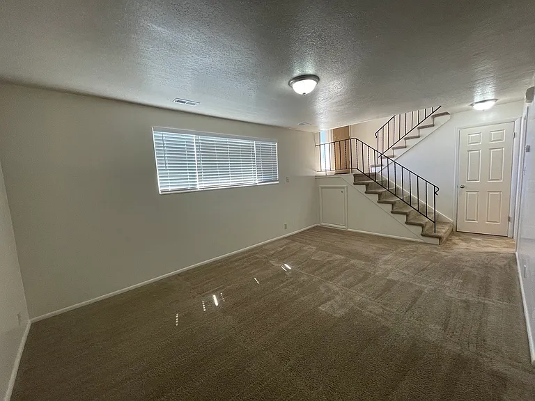 654 N Main St — Photo 14