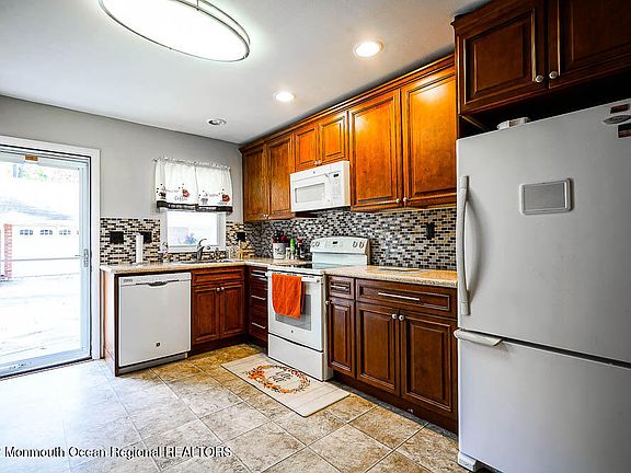 5th image of 129 Farrington Court #B
