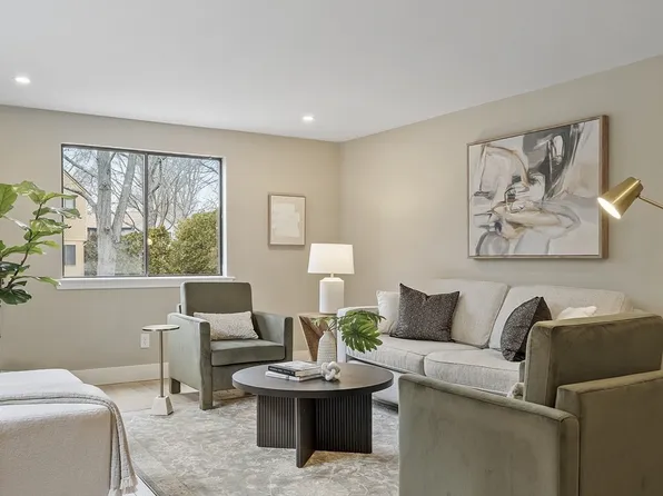 139 Leland Farm Rd Unit 139, Ashland, MA 01721