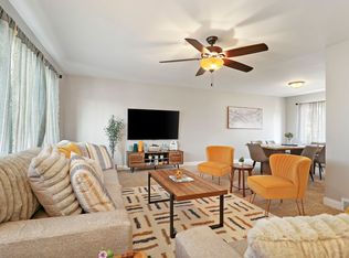 2016 Manchester Rd, Wheaton, IL 60187