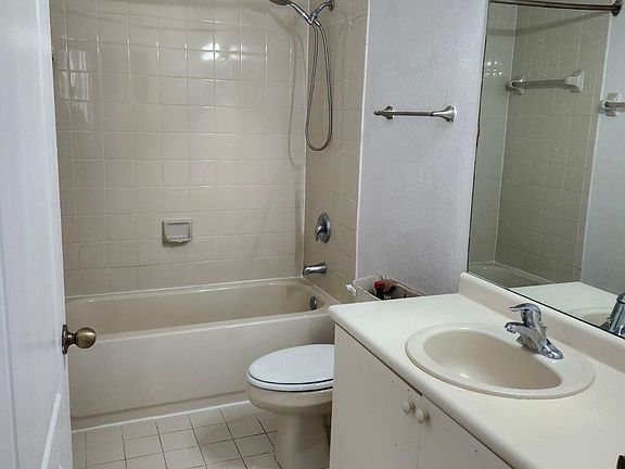 5th image of 1568 SE 26th St Unit 106