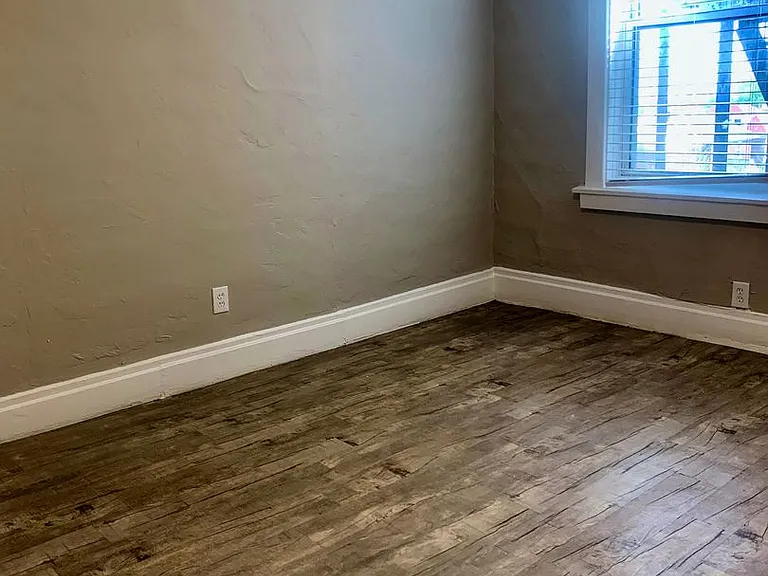 2838 Broadway Ave — Photo 10