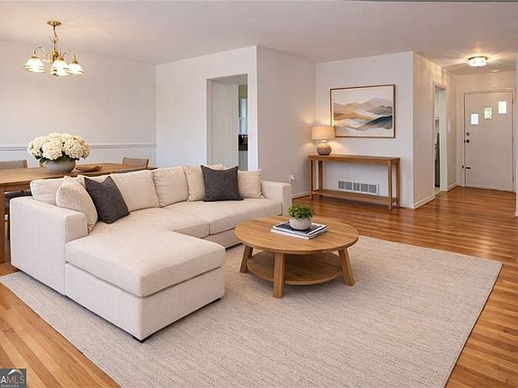 5th image of 3068 Janice Ct