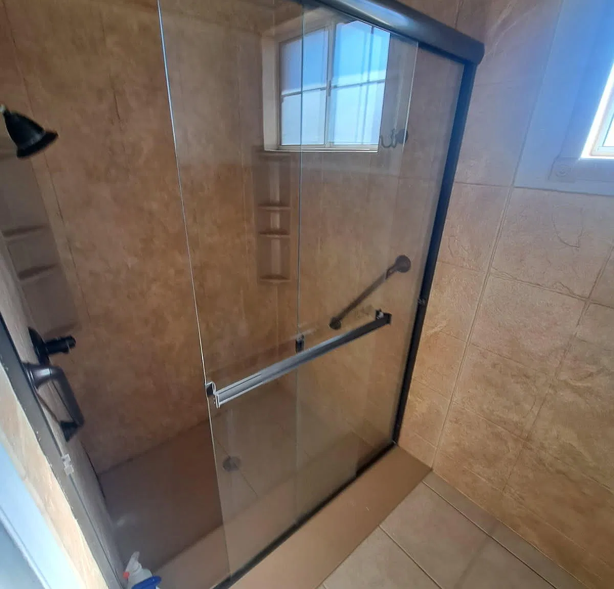 3 bed, 2.0 bath, 1911 sqft, $2,100 — Photo 3