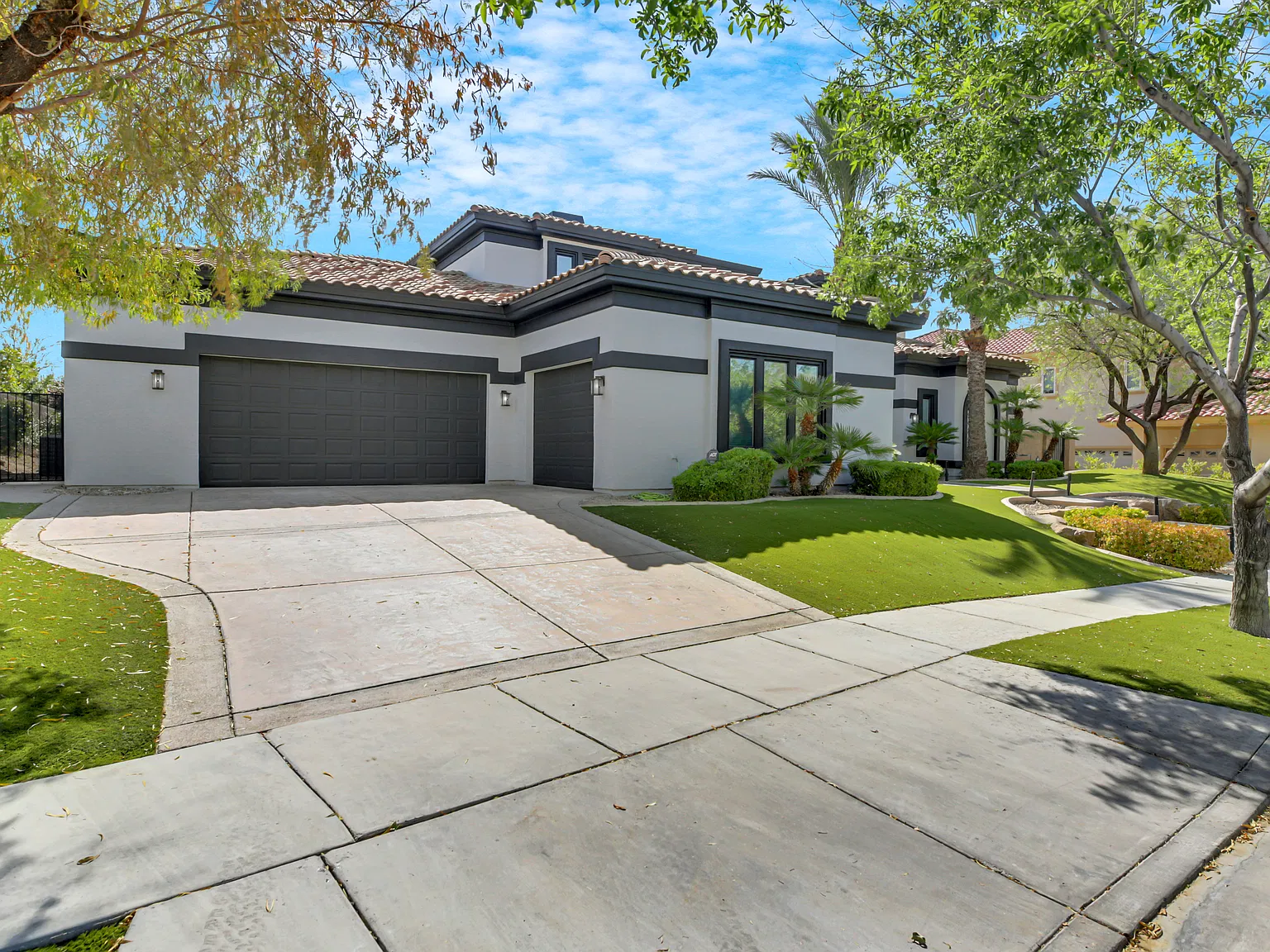 6 bed, 6.5 bath, 7790 sqft, $18,000 — Photo 2