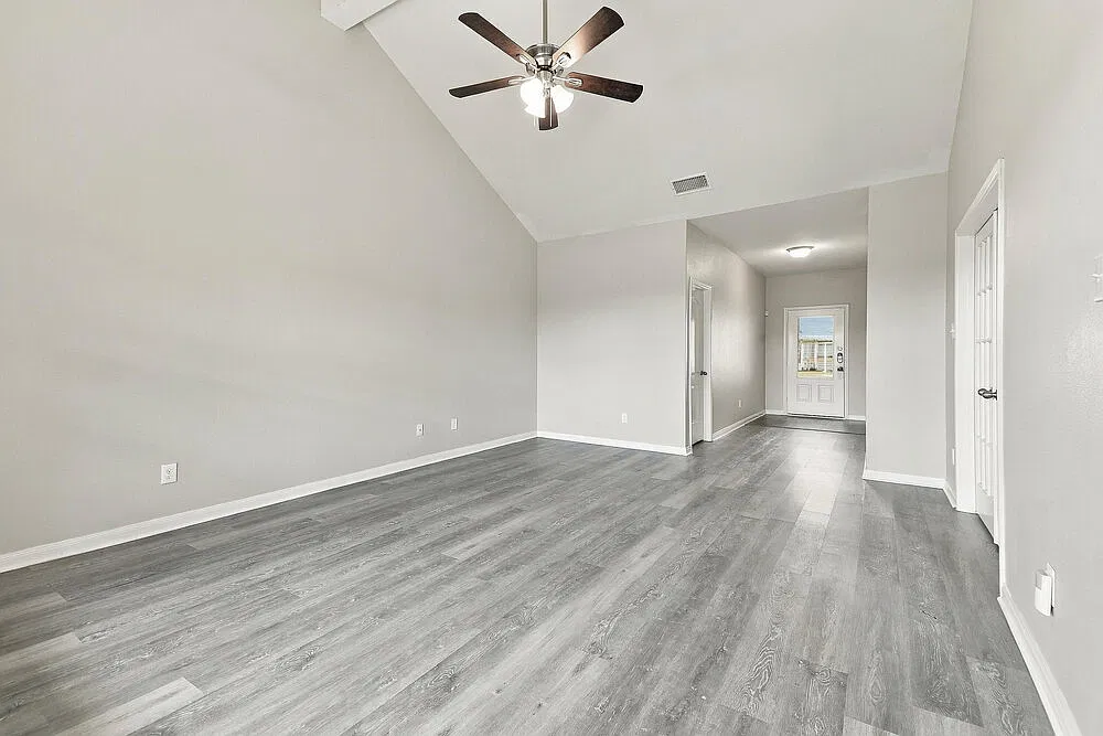 4 bed, 2.0 bath, 1656 sqft, $2,020 — Photo 4