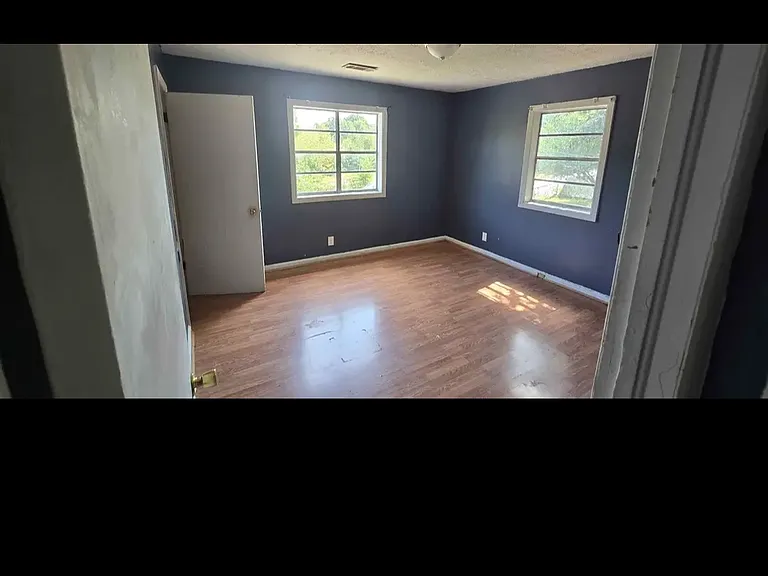 2215 Ballard Dr — Photo 1